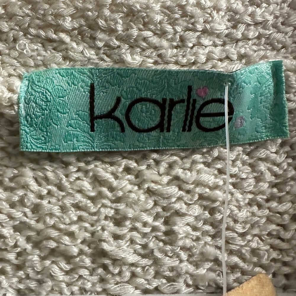 🆕 Karlie Distressed V-Neck Sweater Size Medium - Picture 4 of 9
